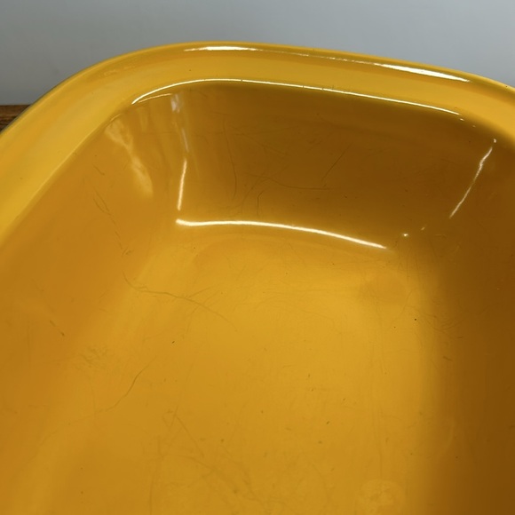 Vintage Enamelware Yellow Rectangular Shaped Dish - Picture 3 of 11